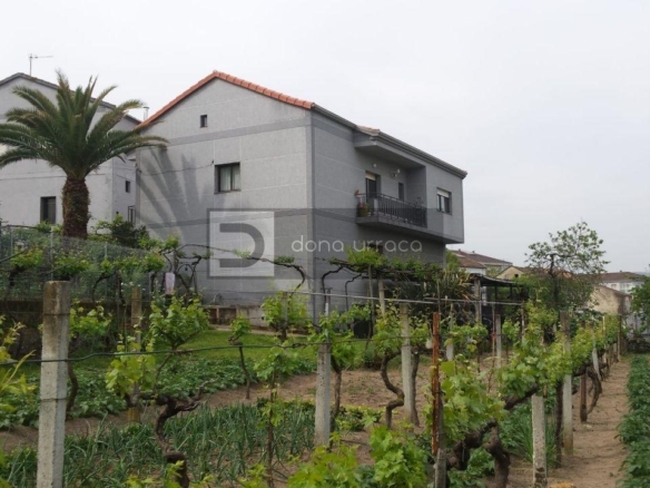 VENTA DE CASA EN OURENSE ZONA A CUÑA CON TERRENO