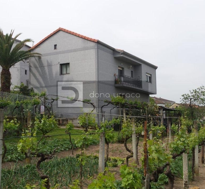 VENTA DE CASA EN OURENSE ZONA A CUÑA CON TERRENO