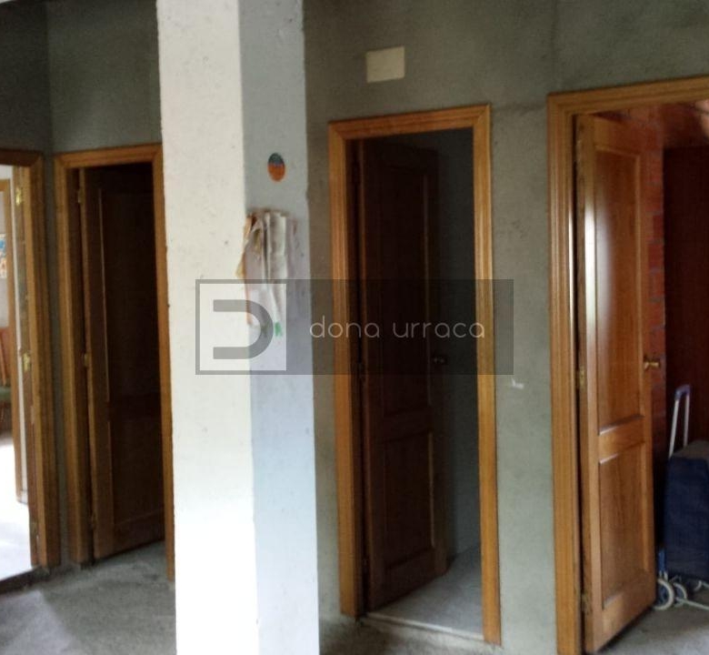 VENTA DE CASA EN OURENSE ZONA A CUÑA CON TERRENO