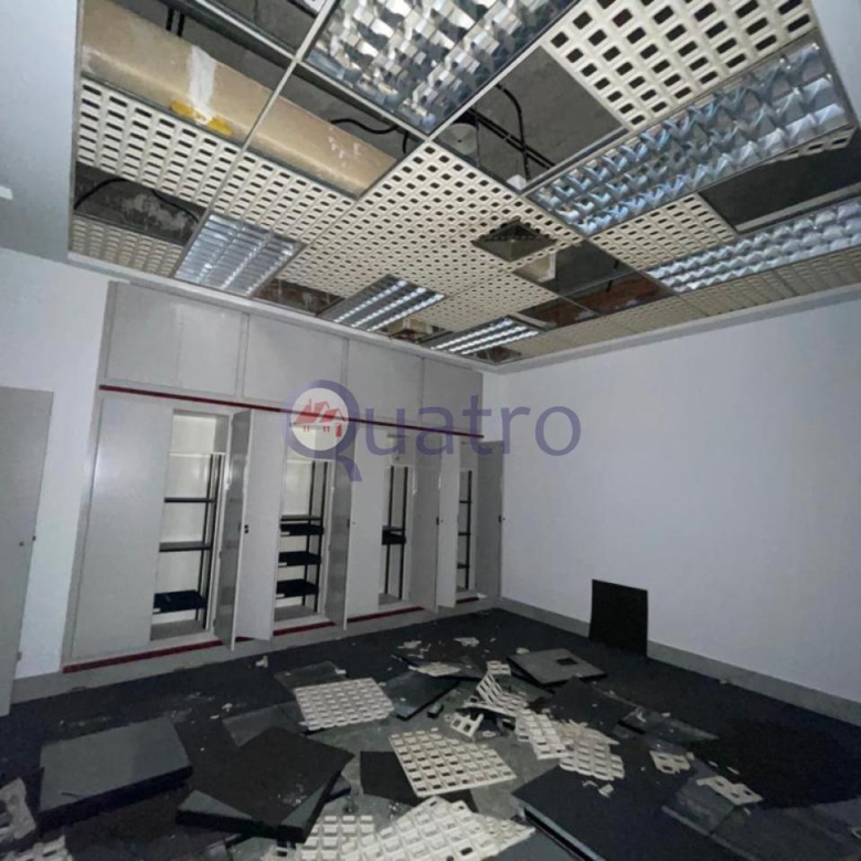 Venta o alquiler gran local comercial al lado del Jardín de San Francisco