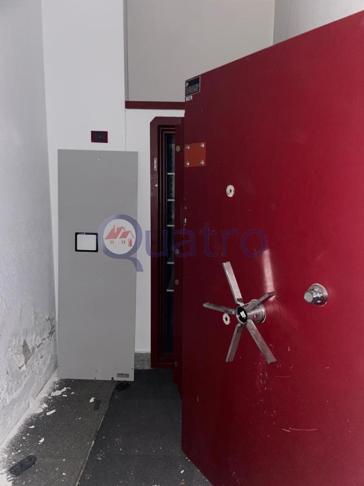 170652894434000024614_170652892385 Venta o alquiler gran local comercial al lado del Jardín de San Francisco