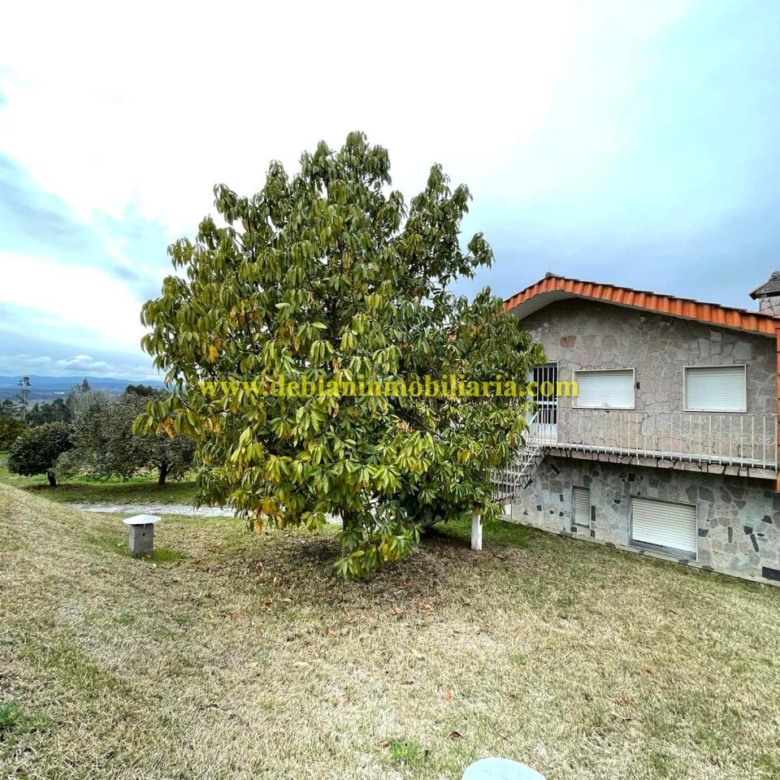 UBICADA EN VALENÇA, QUINTA DO FORTE CON TERRENO DE 22.600 M2