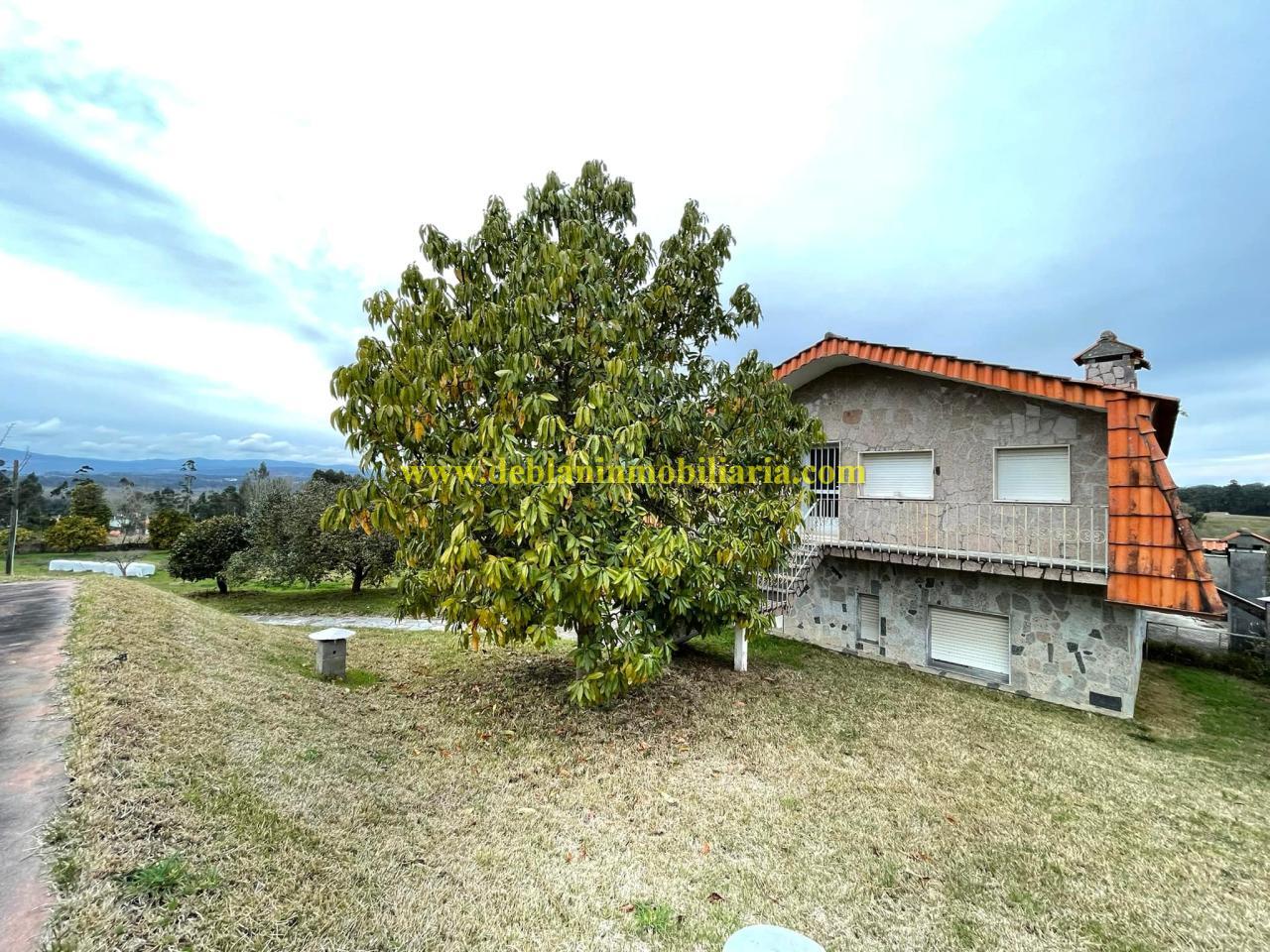 UBICADA EN VALENÇA, QUINTA DO FORTE CON TERRENO DE 22.600 M2