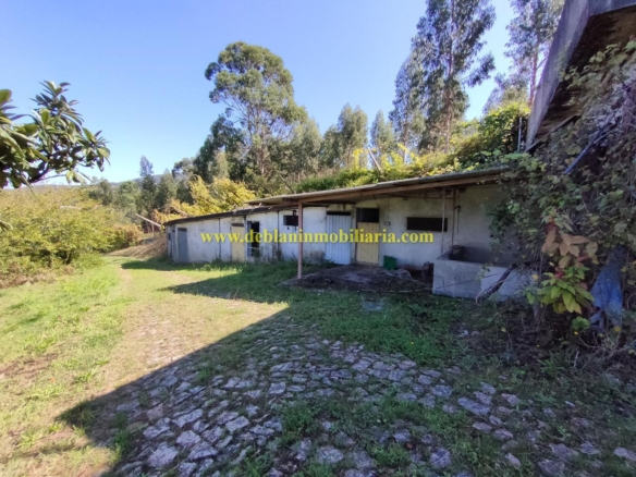UBICADA EN VALENÇA, QUINTA DO FORTE CON TERRENO DE 22.600 M2