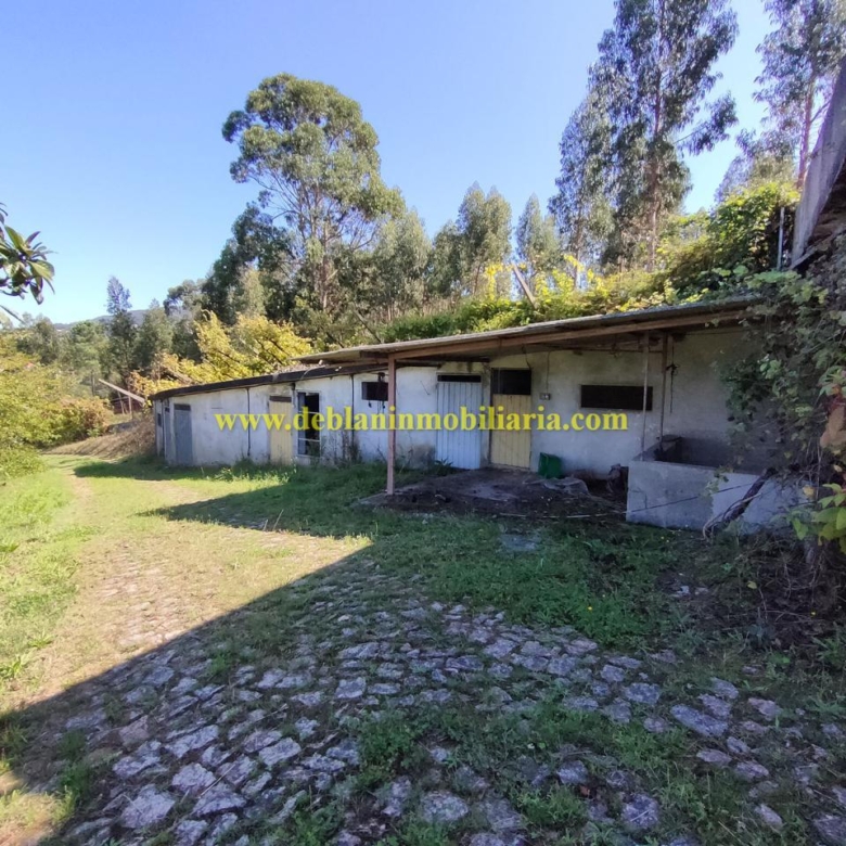 UBICADA EN VALENÇA, QUINTA DO FORTE CON TERRENO DE 22.600 M2