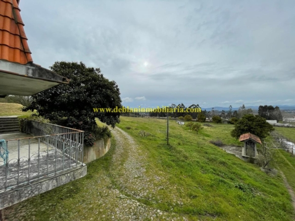 UBICADA EN VALENÇA, QUINTA DO FORTE CON TERRENO DE 22.600 M2
