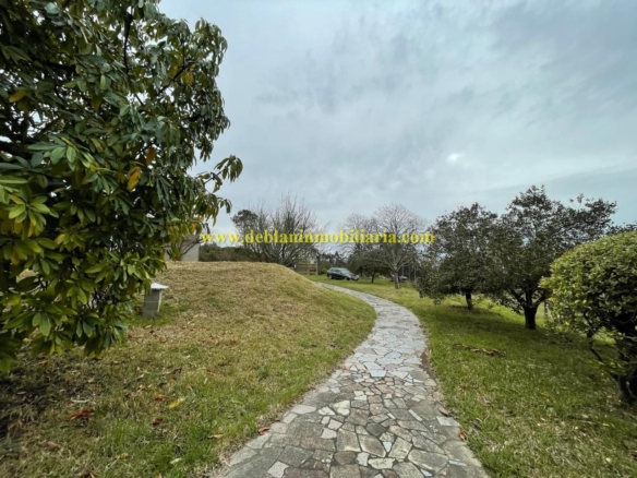 UBICADA EN VALENÇA, QUINTA DO FORTE CON TERRENO DE 22.600 M2