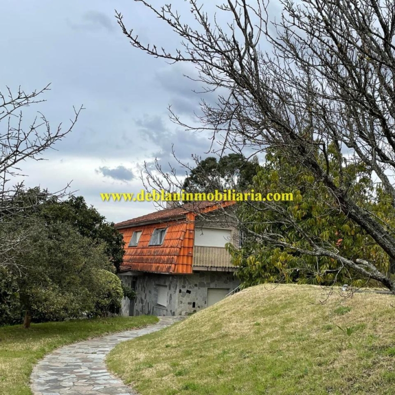 UBICADA EN VALENÇA, QUINTA DO FORTE CON TERRENO DE 22.600 M2