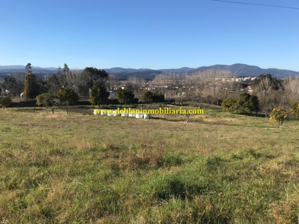 UBICADA EN VALENÇA, QUINTA DO FORTE CON TERRENO DE 22.600 M2