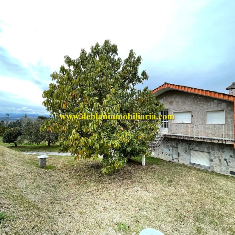 UBICADA EN VALENÇA, QUINTA DO FORTE CON TERRENO DE 22.600 M2