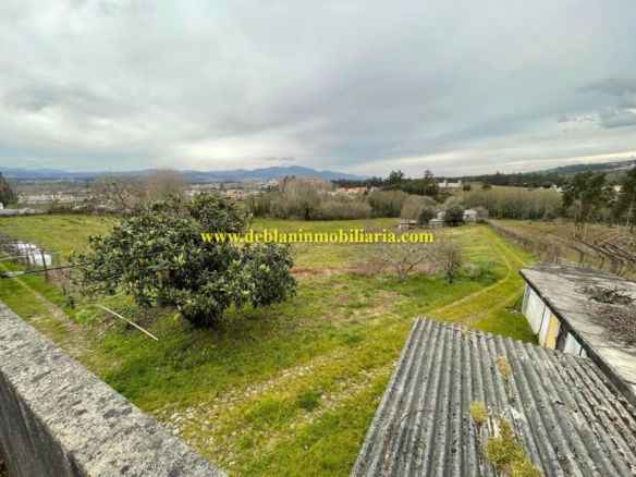 UBICADA EN VALENÇA, QUINTA DO FORTE CON TERRENO DE 22.600 M2