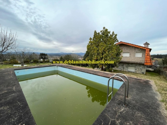 UBICADA EN VALENÇA, QUINTA DO FORTE CON TERRENO DE 22.600 M2
