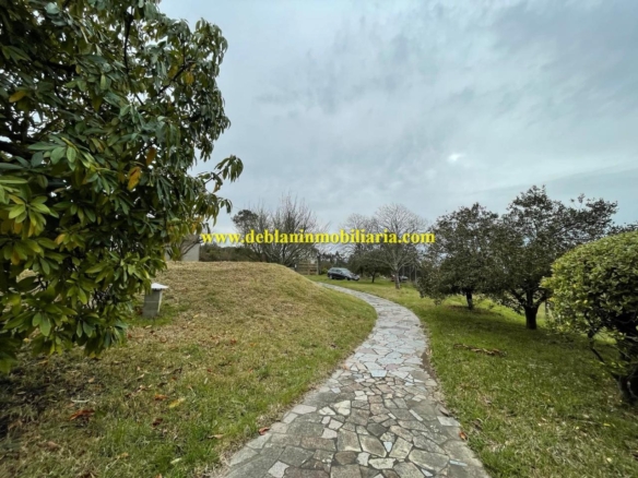UBICADA EN VALENÇA, QUINTA DO FORTE CON TERRENO DE 22.600 M2