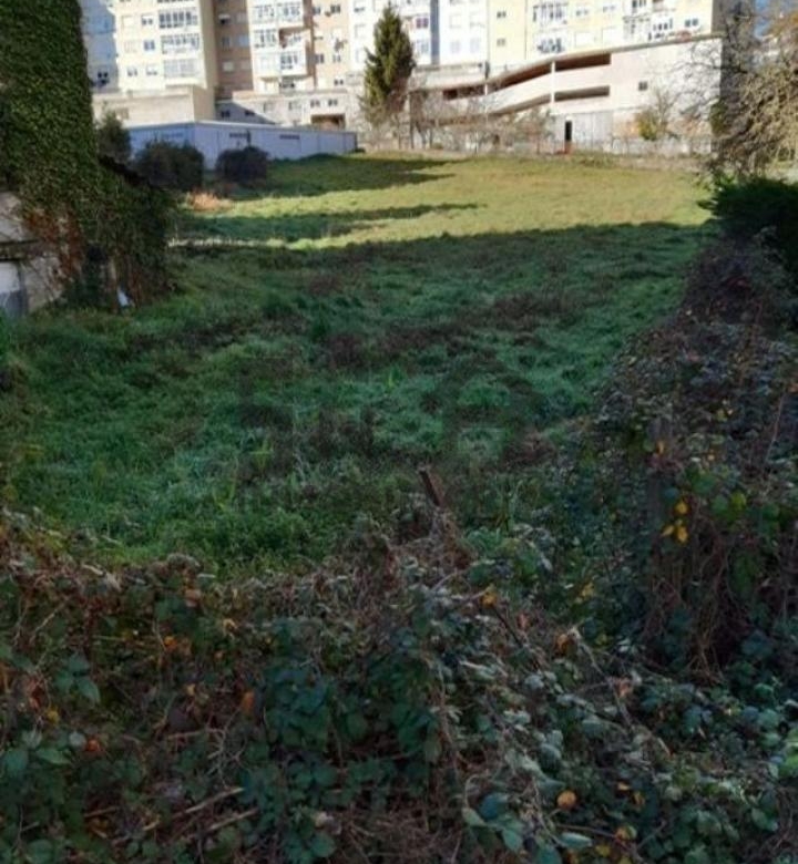 SOLAR 2.700M2 EN CARBALLIÑO