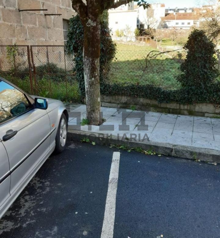 SOLAR 2.700M2 EN CARBALLIÑO