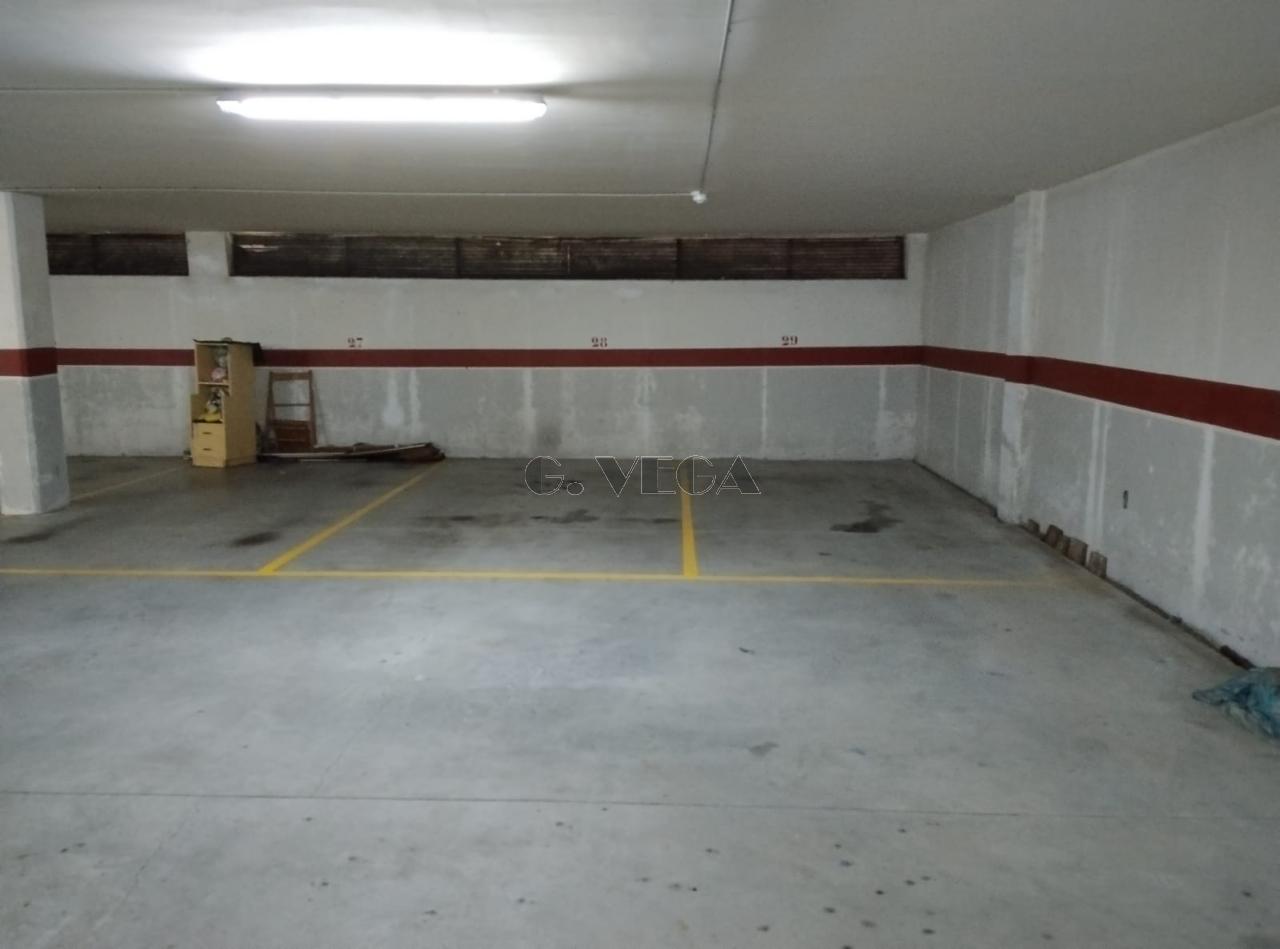 Amplias plazas de garaje en urbanización Castrelos.