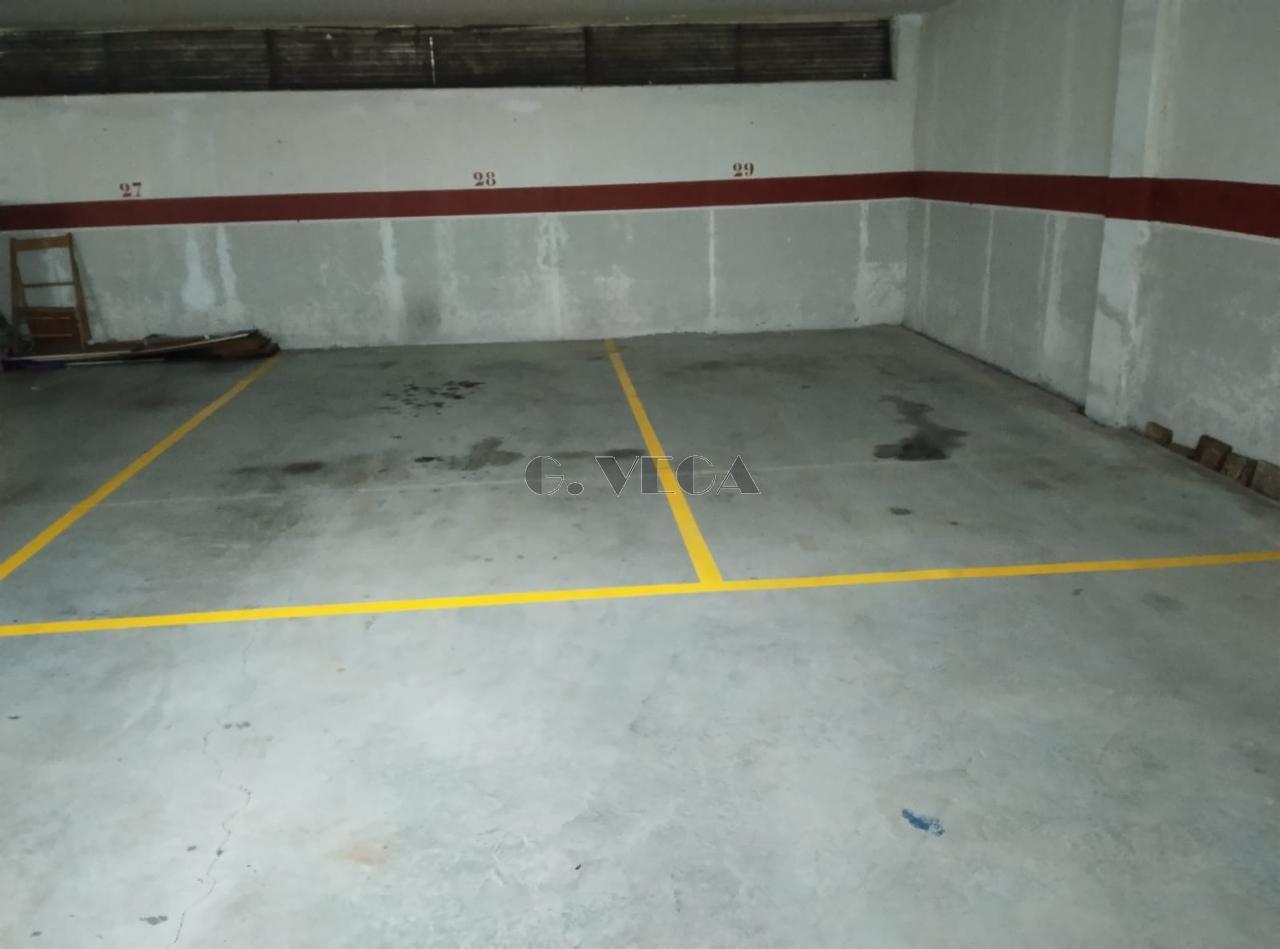 Amplias plazas de garaje en urbanización Castrelos.