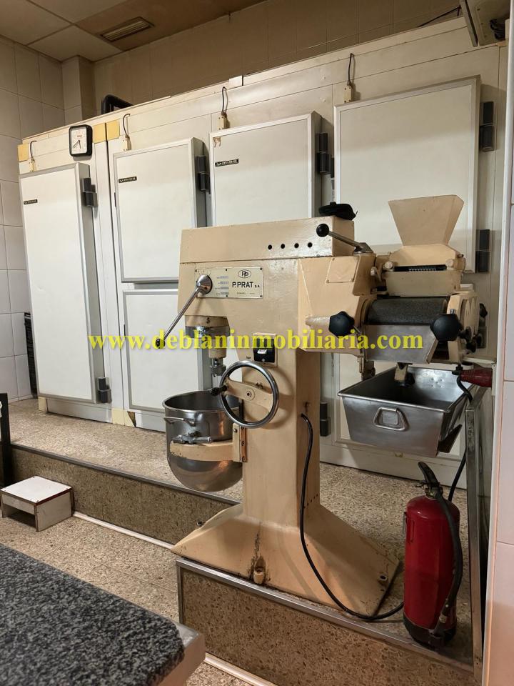 170965254886900025261_170965225597 PASTELERIA EQUIPADA EN EL CENTRO DE TUI