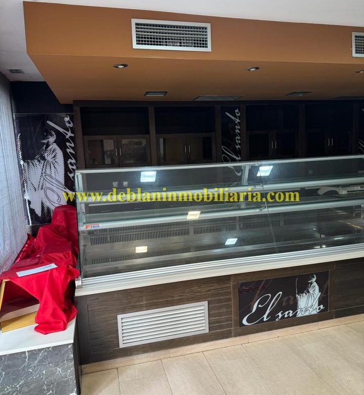 PASTELERIA EQUIPADA EN EL CENTRO DE TUI
