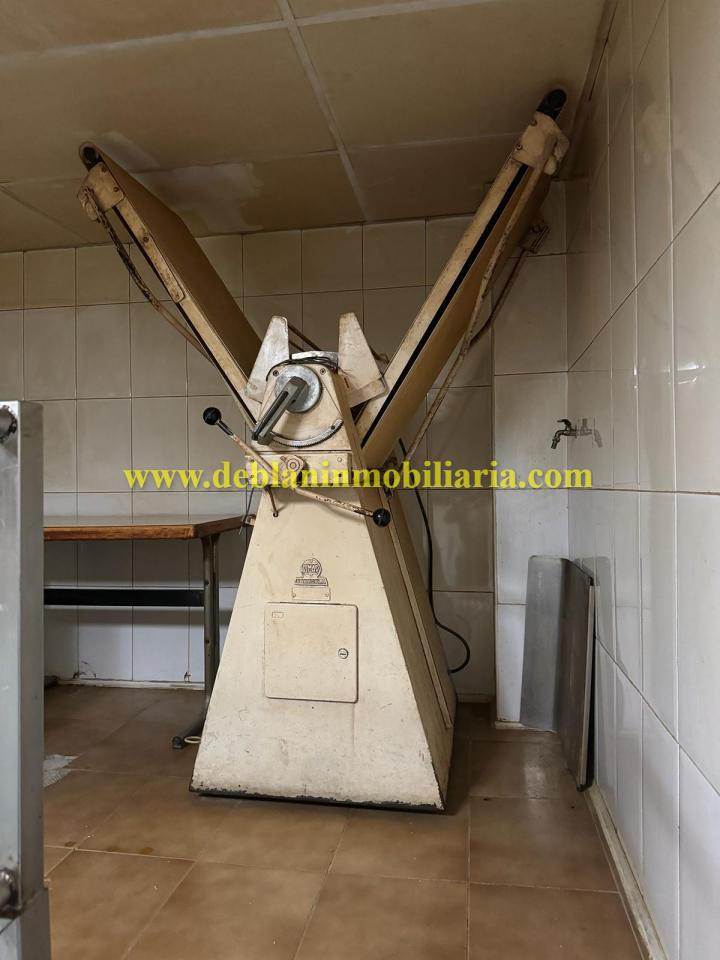 170965255051400025261_170965225757 PASTELERIA EQUIPADA EN EL CENTRO DE TUI