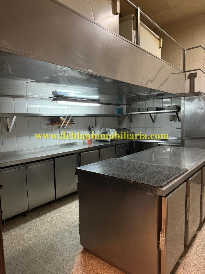 170965255185700025261_170965225910 PASTELERIA EQUIPADA EN EL CENTRO DE TUI