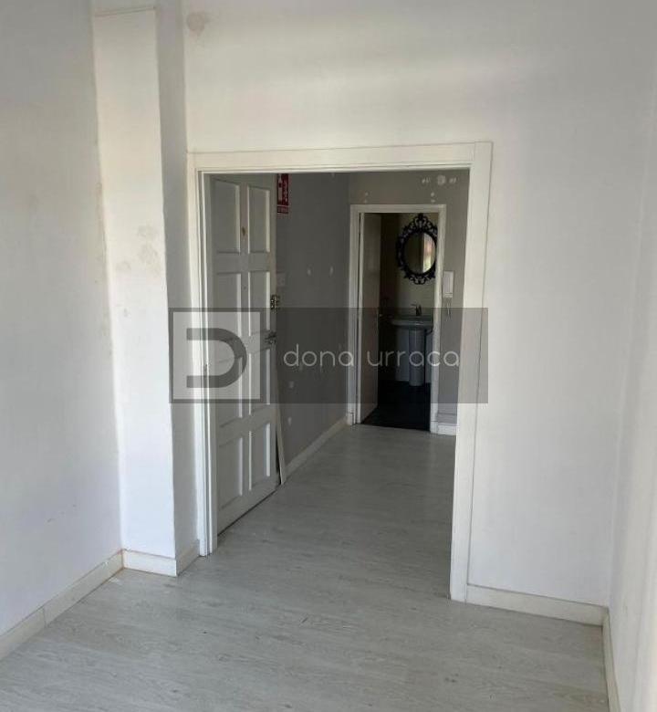 Alquiler de Oficina en calle Sáenz Díez