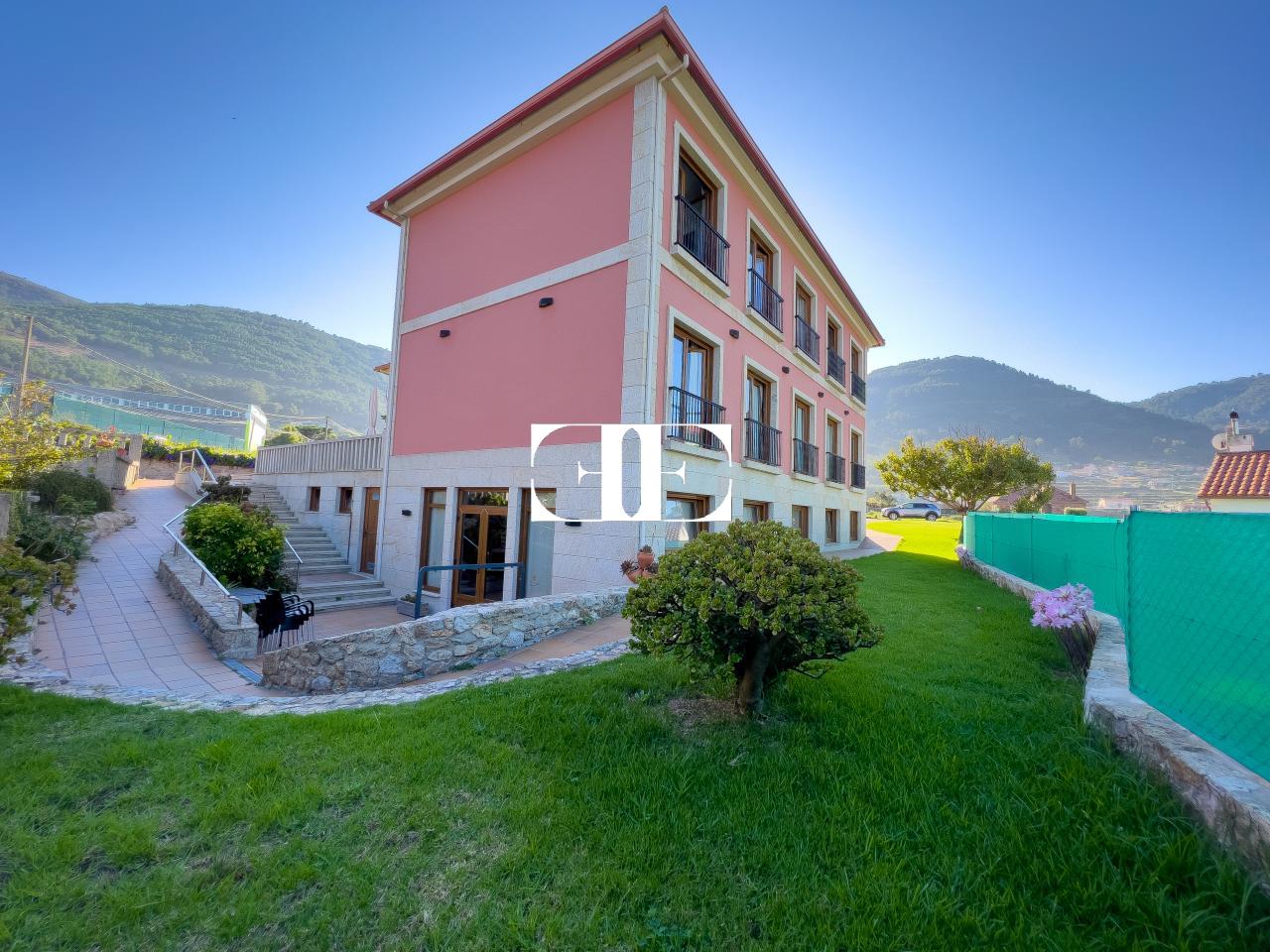 Inversión Hotelera de Éxito en Santa María de Oya: Hotel A Riña