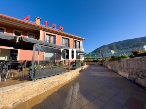Inversión Hotelera de Éxito en Santa María de Oya: Hotel A Riña