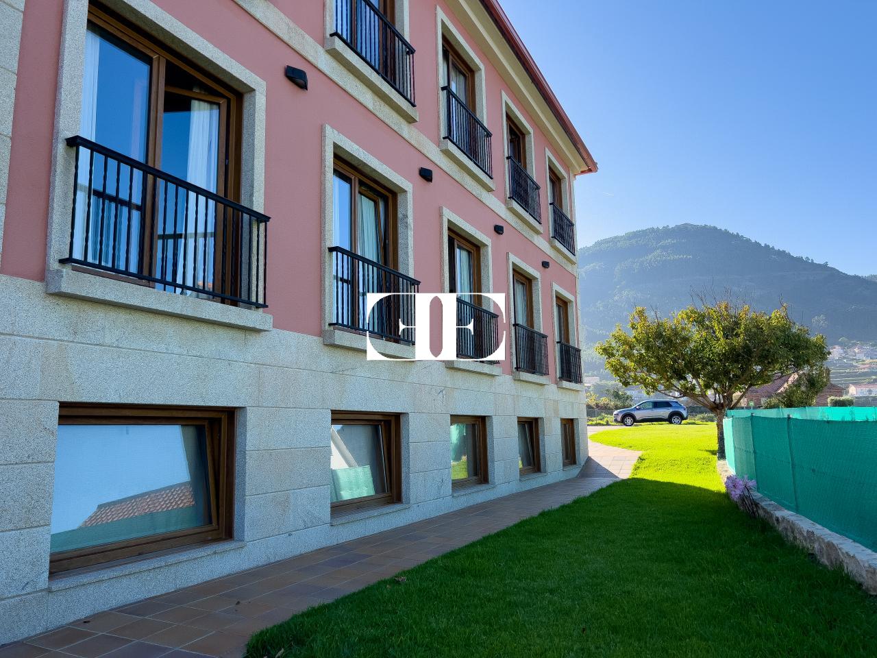 Inversión Hotelera de Éxito en Santa María de Oya: Hotel A Riña
