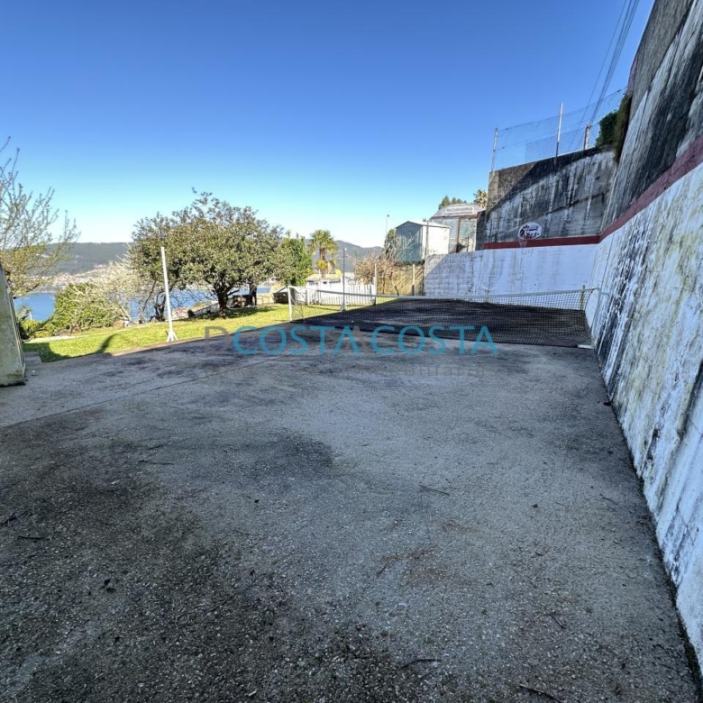 Se vende terreno edificable con vistas al mar y a las Cies en Chapela, cerca de Vigo
