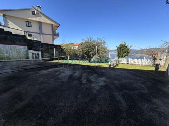 Se vende terreno edificable con vistas al mar y a las Cies en Chapela, cerca de Vigo