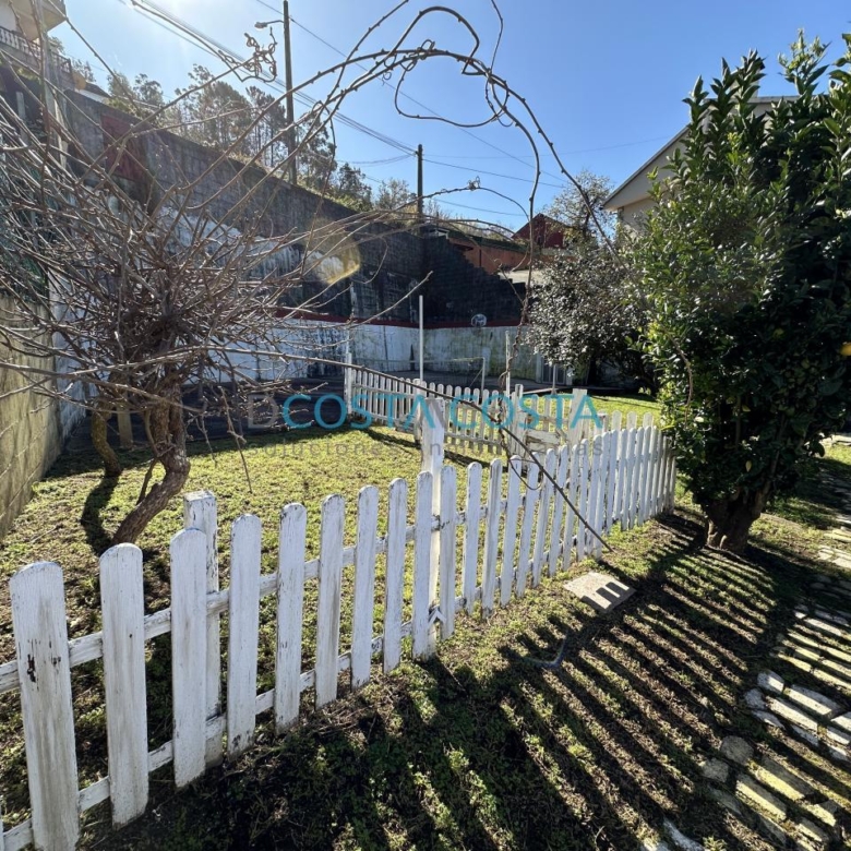 Se vende terreno edificable con vistas al mar y a las Cies en Chapela, cerca de Vigo