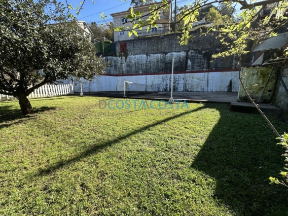 Se vende terreno edificable con vistas al mar y a las Cies en Chapela, cerca de Vigo