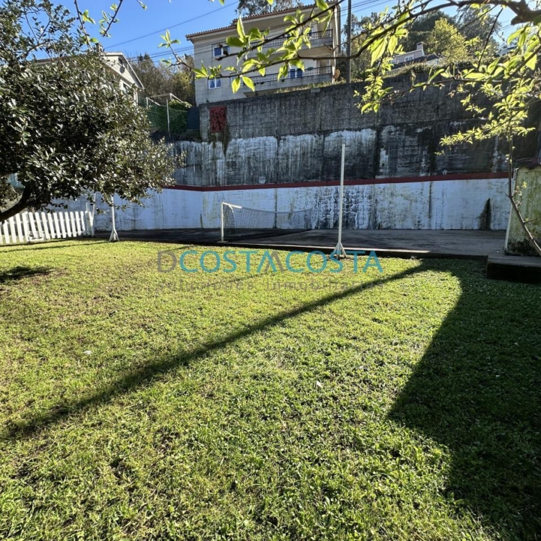 Se vende terreno edificable con vistas al mar y a las Cies en Chapela, cerca de Vigo