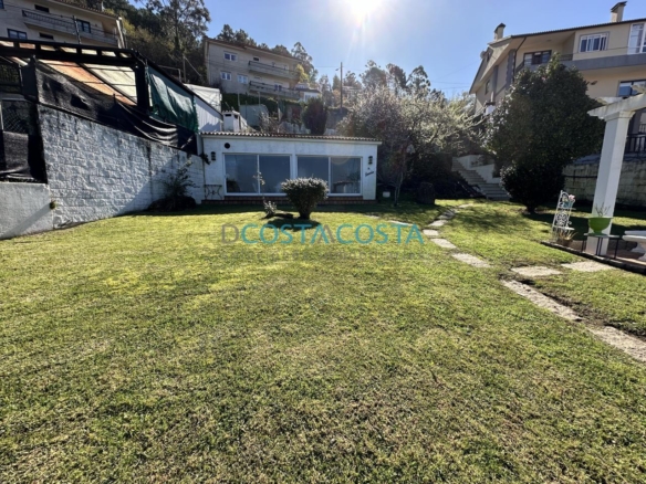 Se vende terreno edificable con vistas al mar y a las Cies en Chapela, cerca de Vigo