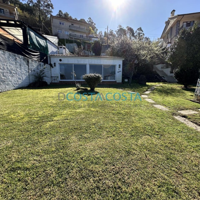 Se vende terreno edificable con vistas al mar y a las Cies en Chapela, cerca de Vigo