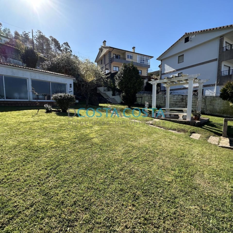 Se vende terreno edificable con vistas al mar y a las Cies en Chapela, cerca de Vigo