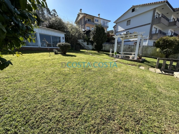 Se vende terreno edificable con vistas al mar y a las Cies en Chapela, cerca de Vigo