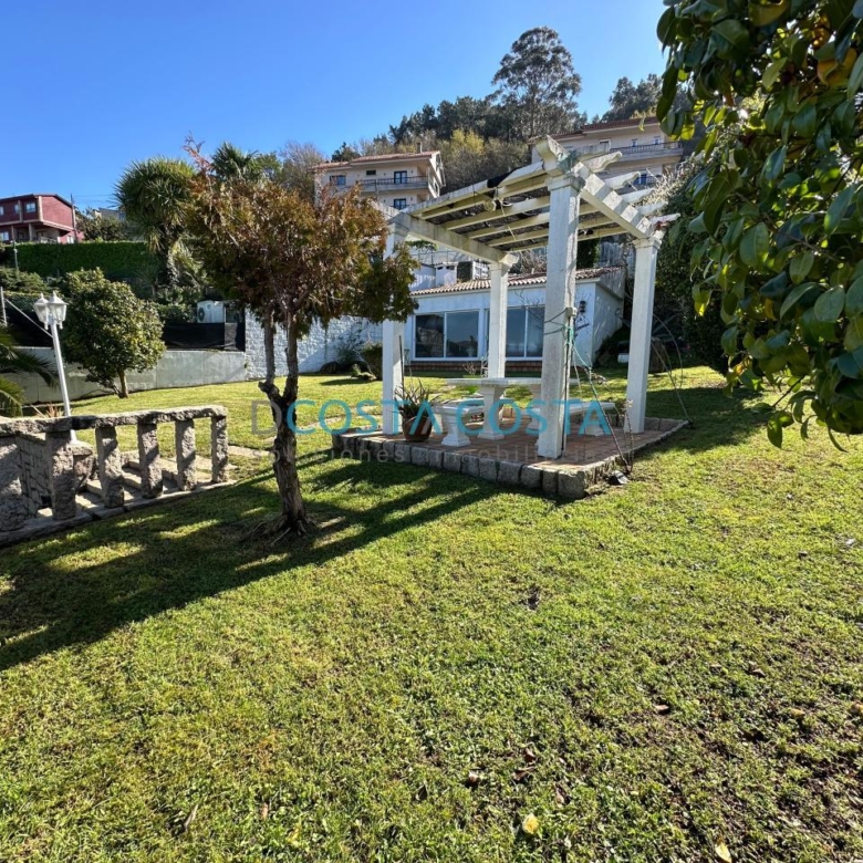 Se vende terreno edificable con vistas al mar y a las Cies en Chapela, cerca de Vigo