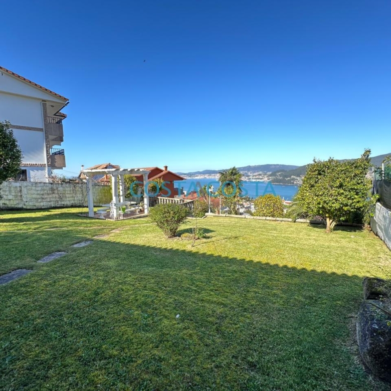 Se vende terreno edificable con vistas al mar y a las Cies en Chapela, cerca de Vigo