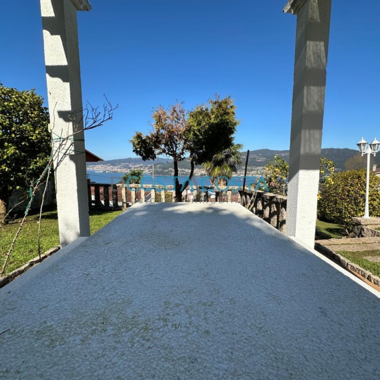 Se vende terreno edificable con vistas al mar y a las Cies en Chapela, cerca de Vigo