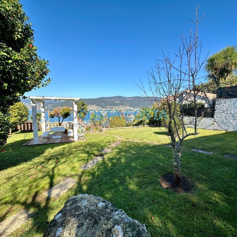 Se vende terreno edificable con vistas al mar y a las Cies en Chapela, cerca de Vigo