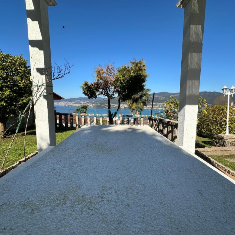 Se vende terreno edificable con vistas al mar y a las Cies en Chapela, cerca de Vigo