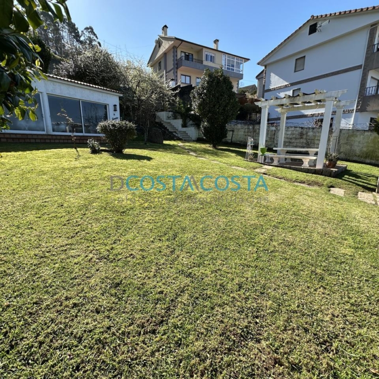 Se vende terreno edificable con vistas al mar y a las Cies en Chapela, cerca de Vigo