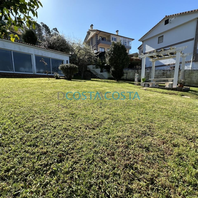 Se vende terreno edificable con vistas al mar y a las Cies en Chapela, cerca de Vigo