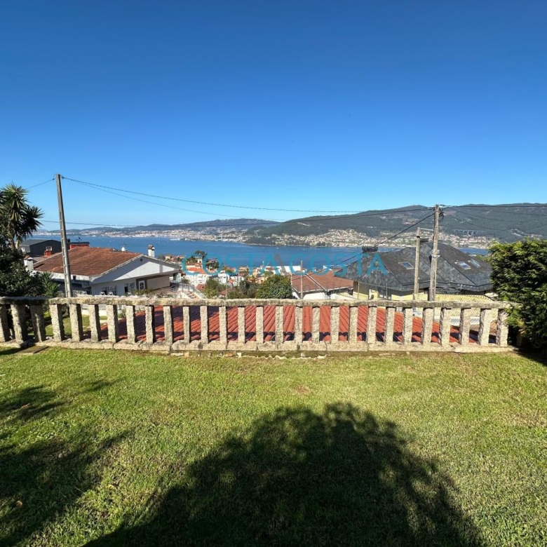 Se vende terreno edificable con vistas al mar y a las Cies en Chapela, cerca de Vigo