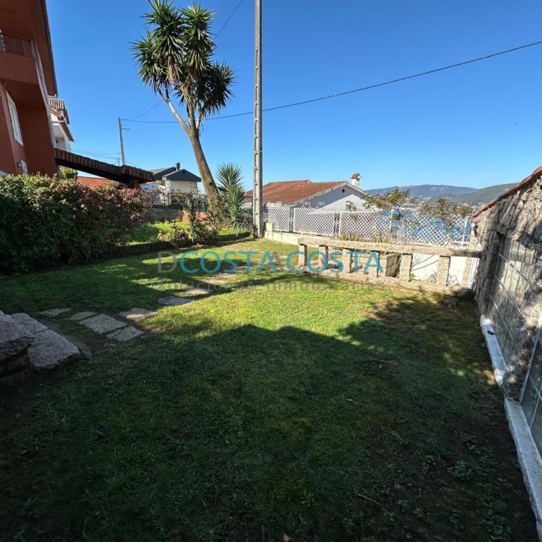 Se vende terreno edificable con vistas al mar y a las Cies en Chapela, cerca de Vigo