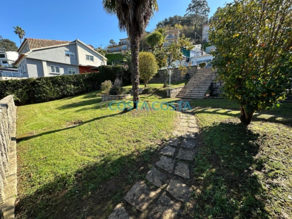 Se vende terreno edificable con vistas al mar y a las Cies en Chapela, cerca de Vigo
