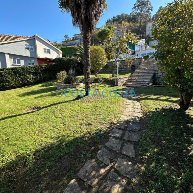 Se vende terreno edificable con vistas al mar y a las Cies en Chapela, cerca de Vigo