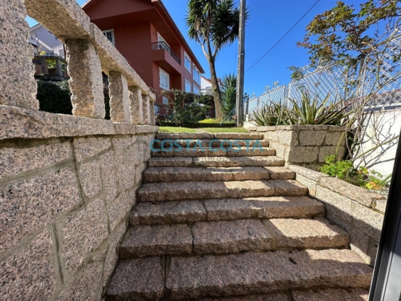 Se vende terreno edificable con vistas al mar y a las Cies en Chapela, cerca de Vigo